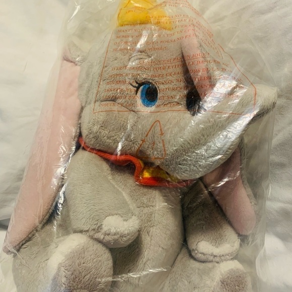 NEW (no tag) Authentic Disney Store Large Dumbo Plush 18” - Picture 4 of 4